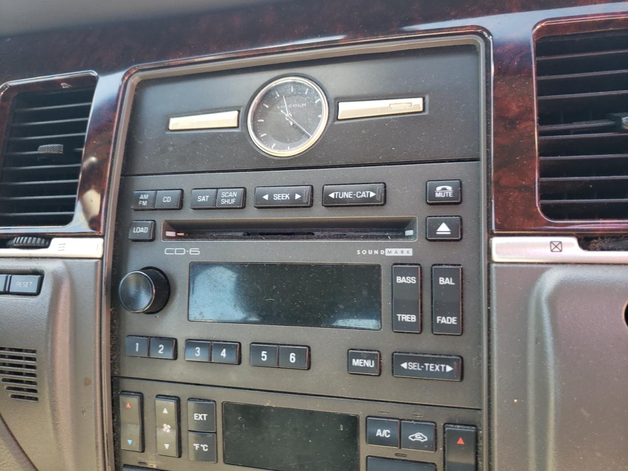 Photo 9 from auction – 2011 LINCOLN TOWN CAR S with VIN 2LNBL8CV4BX750460