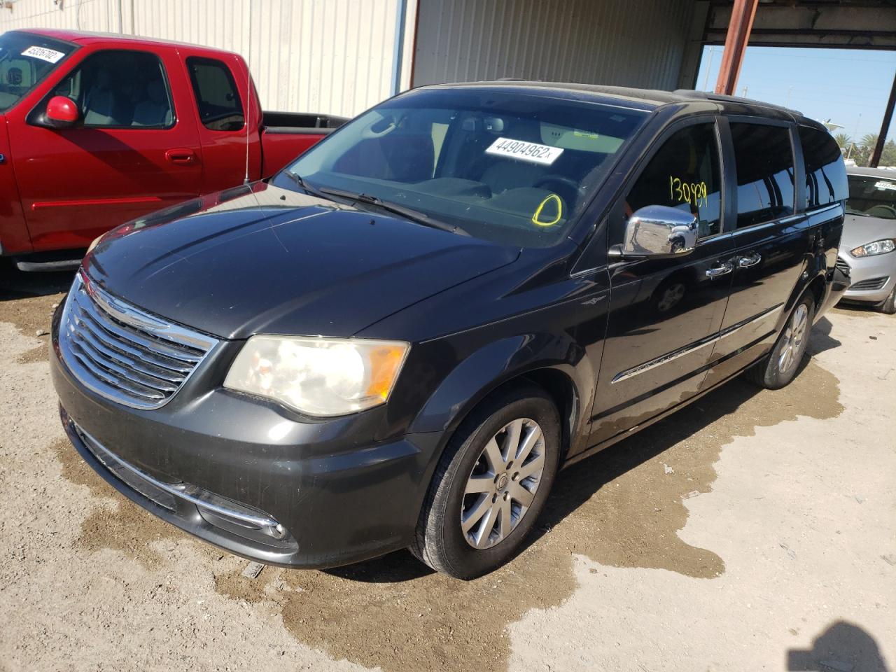 Photo 2 from auction – 2011 CHRYSLER TOWN & COU with VIN 2A4RR8DG7BR780066