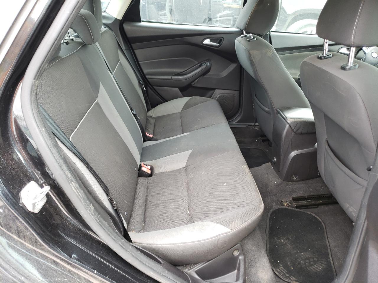Zdjęcie 6 z aukcji – 2014 FORD FOCUS SE z VIN 1FADP3F21EL117556