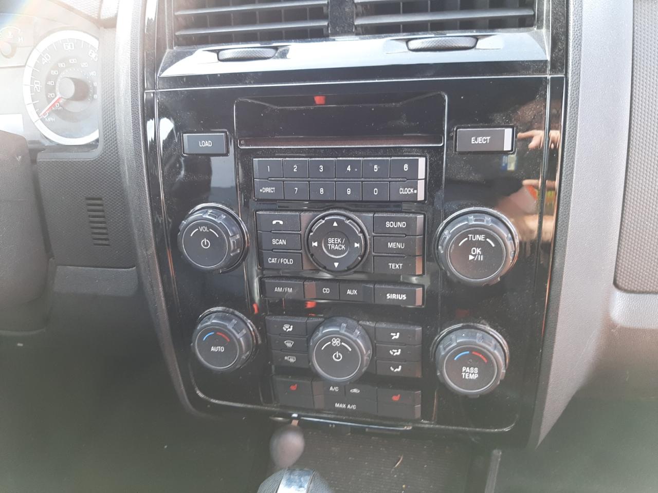Photo 9 from auction – 2010 FORD ESCAPE LIM with VIN 1FMCU9EGXAKB80679