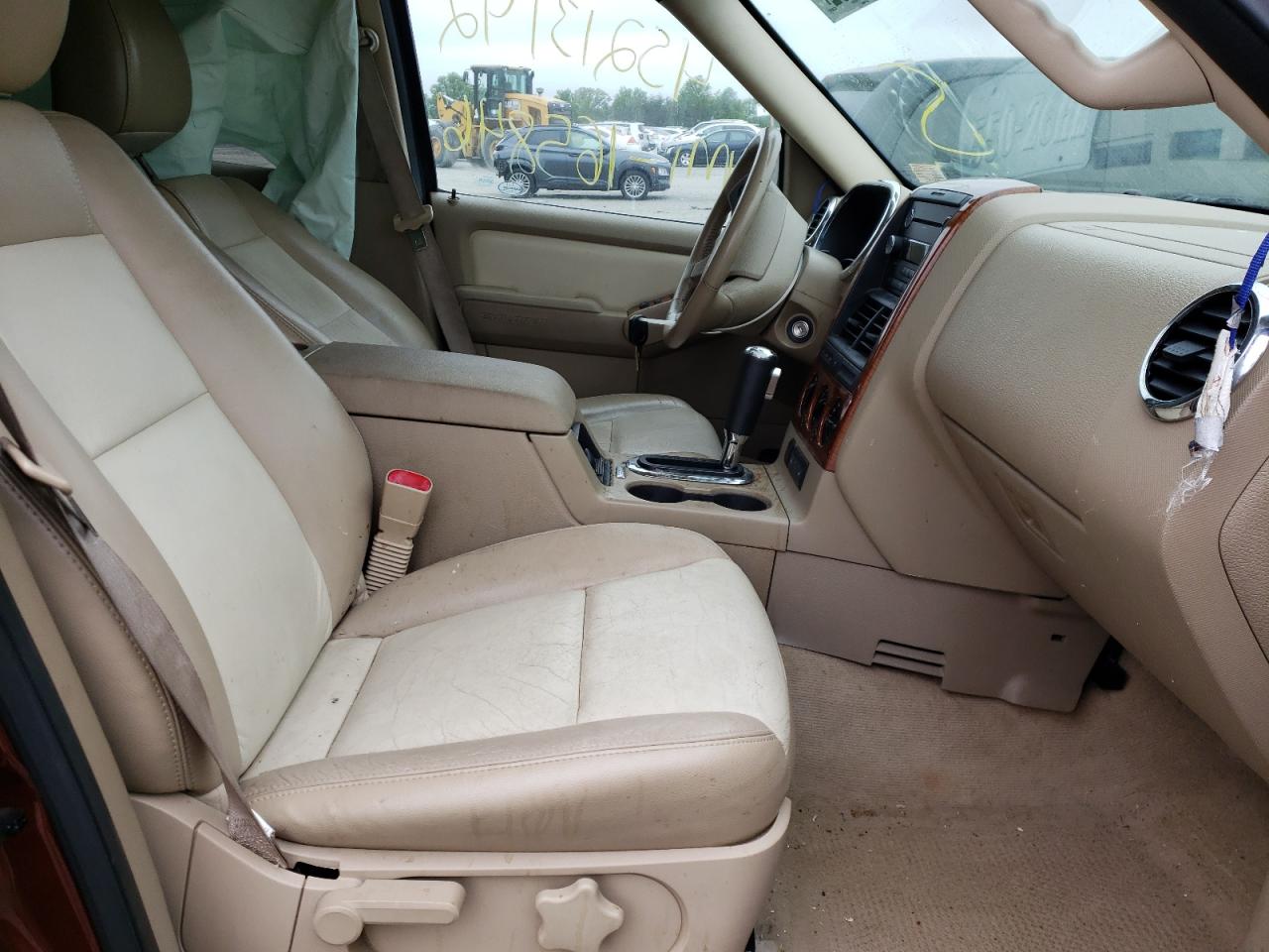 Photo 5 from auction – 2010 FORD EXPLORER E with VIN 1FMEU6EE1AUA16988