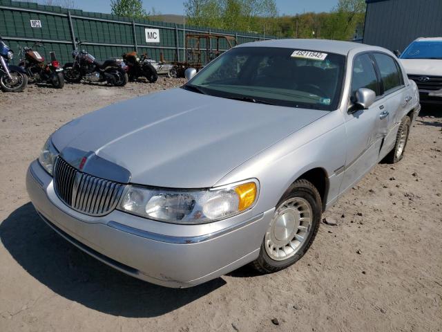 صورة رقم 2 من المزاد - 2002 LINCOLN TOWN CAR E مع VIN 1LNHM81W52Y628984