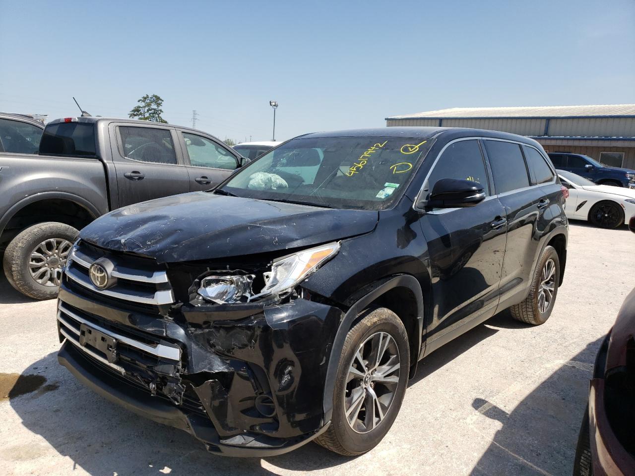 Photo 2 from auction – 2019 TOYOTA HIGHLANDER with VIN 5TDBZRFH5KS961094