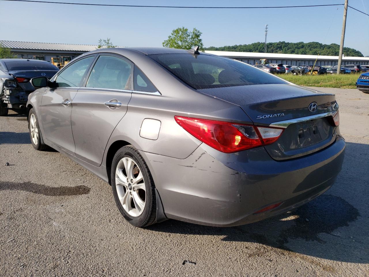 Photo 3 from auction – 2011 HYUNDAI SONATA SE with VIN 5NPEC4AC0BH133778