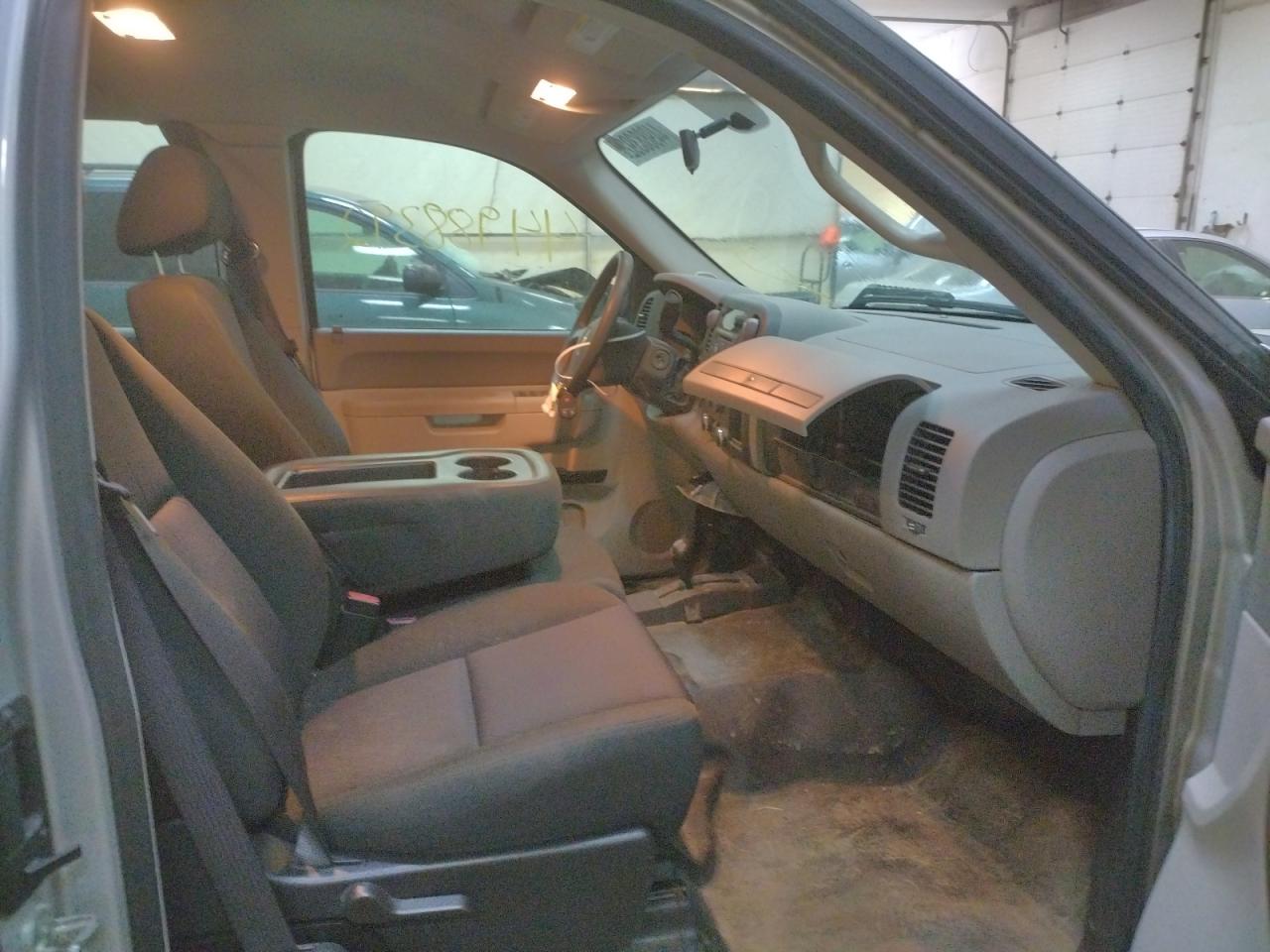 Photo 5 from auction – 2010 CHEVROLET 1500 with VIN 1GCSKPE32AZ180075