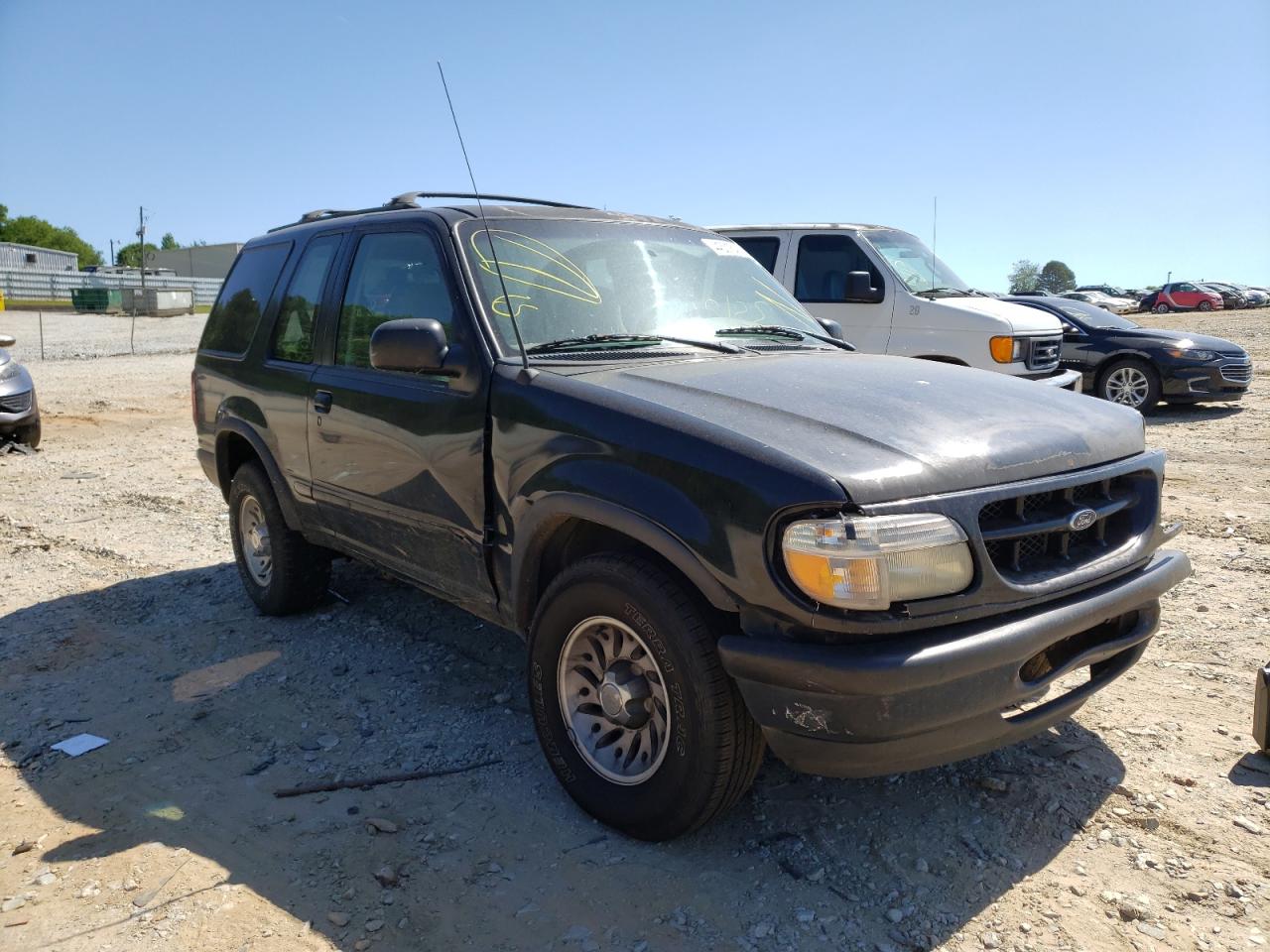 FORD EXPLORER 1998 with VIN 1FMYU22X5WUC01239 - Photo from auction