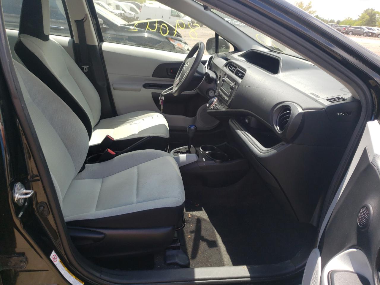 Photo 5 from auction – 2013 TOYOTA PRIUS C with VIN JTDKDTB37D1548096