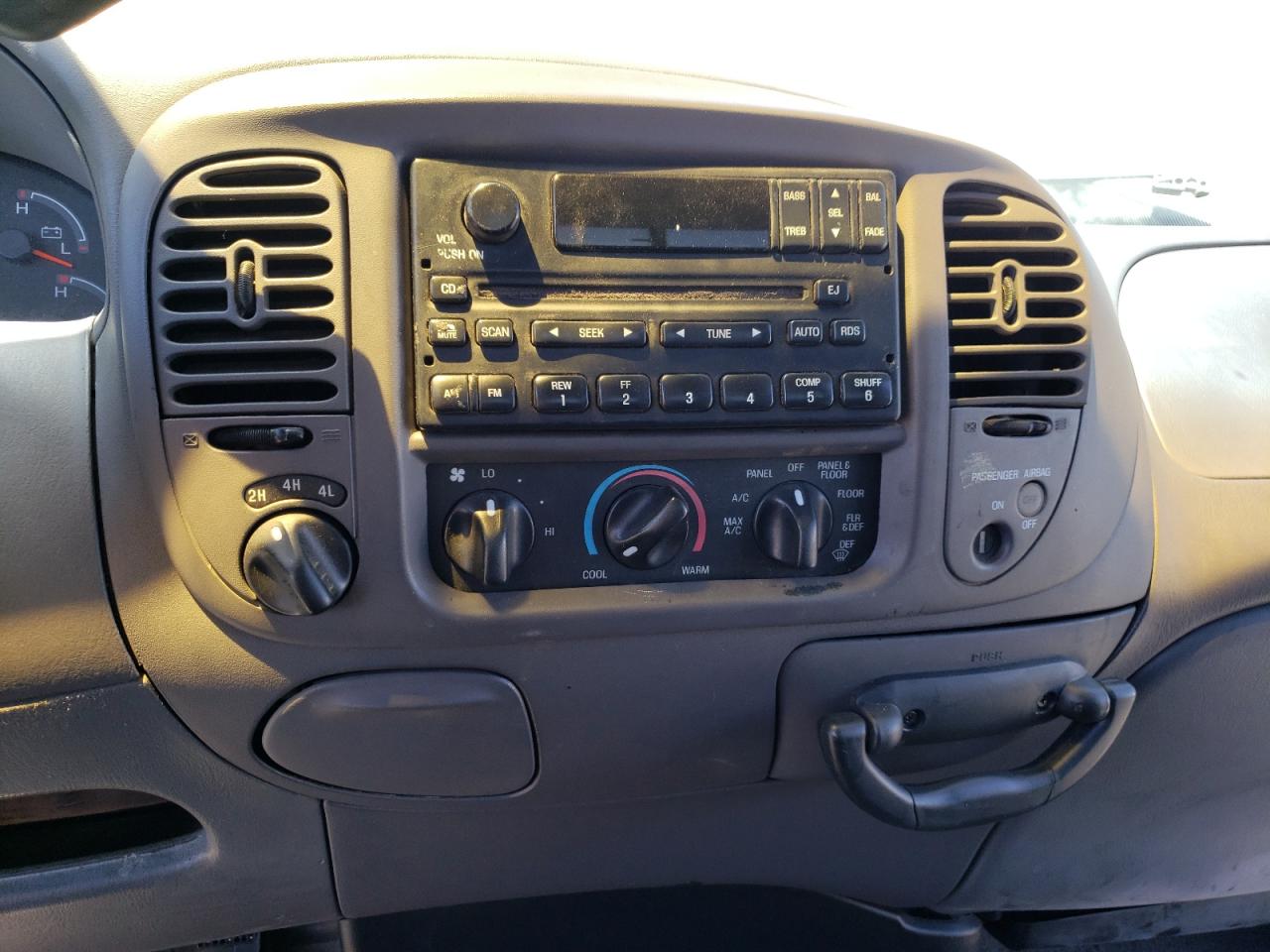 Photo 9 from auction – 2003 FORD F150 with VIN 2FTRX18WX3CA40147