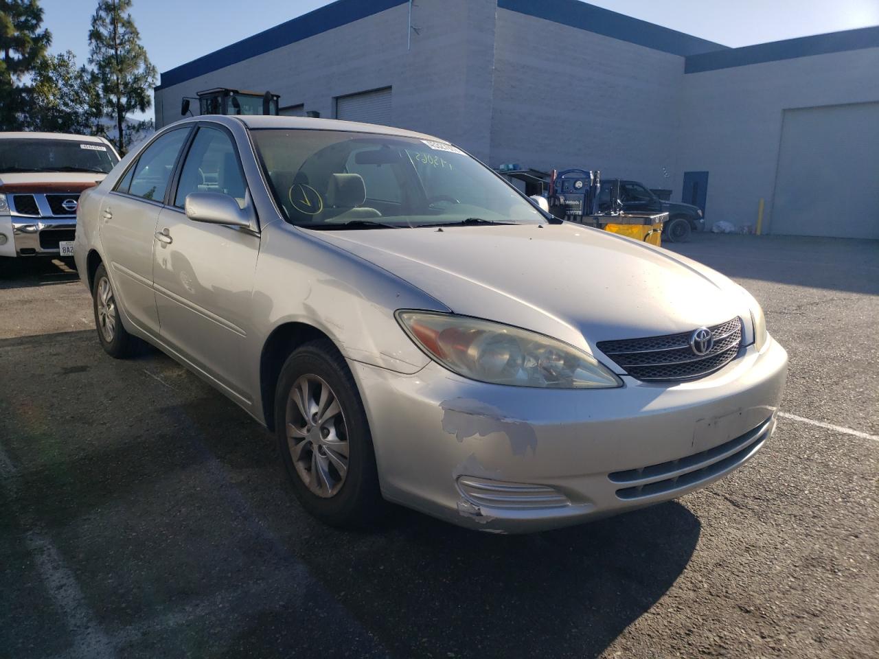 TOYOTA CAMRY LE 2004 with VIN 4T1BF32K14U572423 - Photo from auction