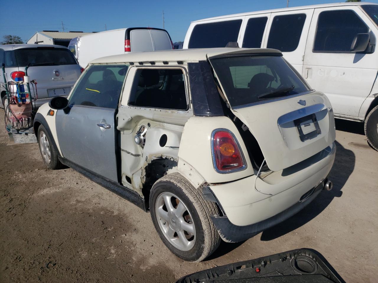 Photo 3 from auction – 2009 MINI COOPER with VIN WMWMF33559TW72864