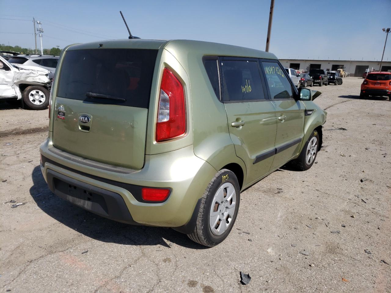 Photo 4 from auction – 2013 KIA SOUL with VIN KNDJT2A53D7616404