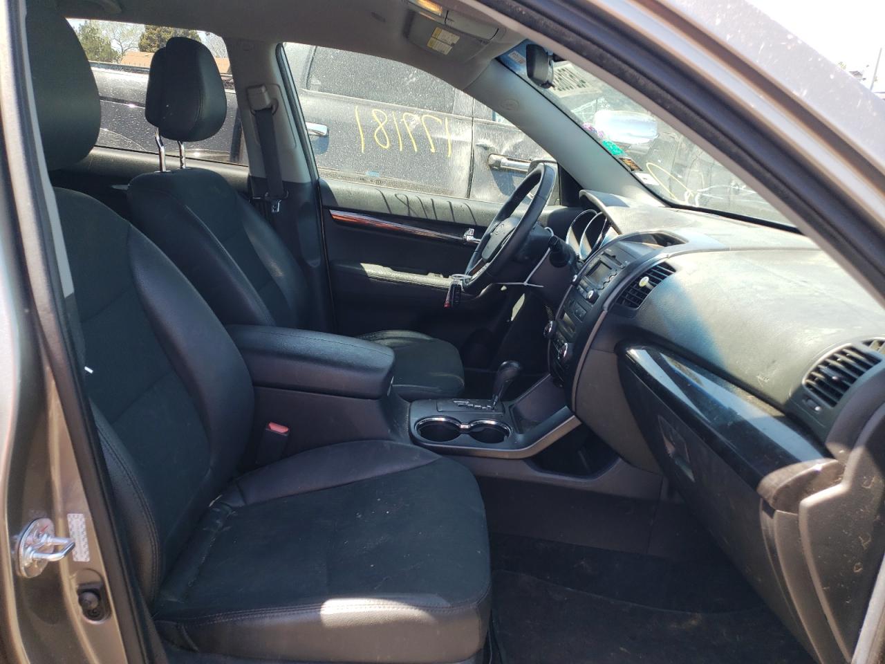 Photo 5 from auction – 2011 KIA SORENTO EX with VIN 5XYKUCA16BG060819