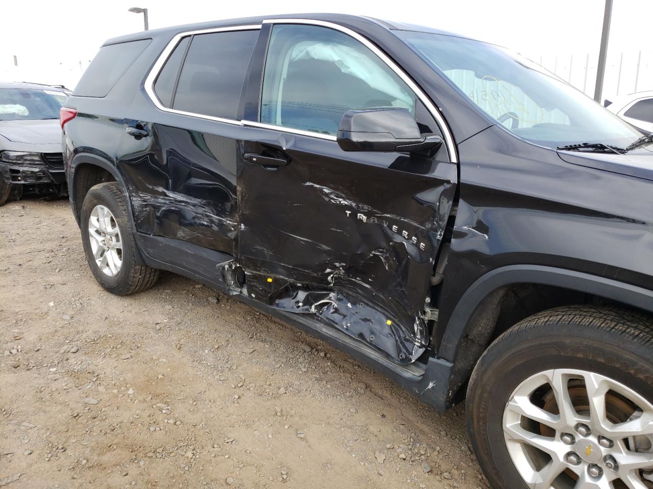 Photo 9 from auction – 2019 CHEVROLET TRAVERSE L with VIN 1GNERFKW5KJ222490