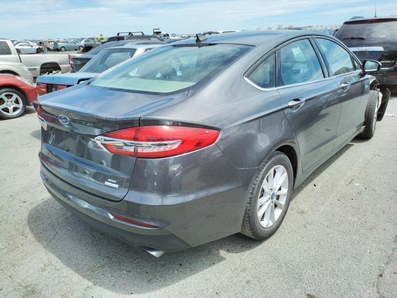 Photo 4 from auction – 2019 FORD FUSION SE with VIN 3FA6P0HD1KR232953