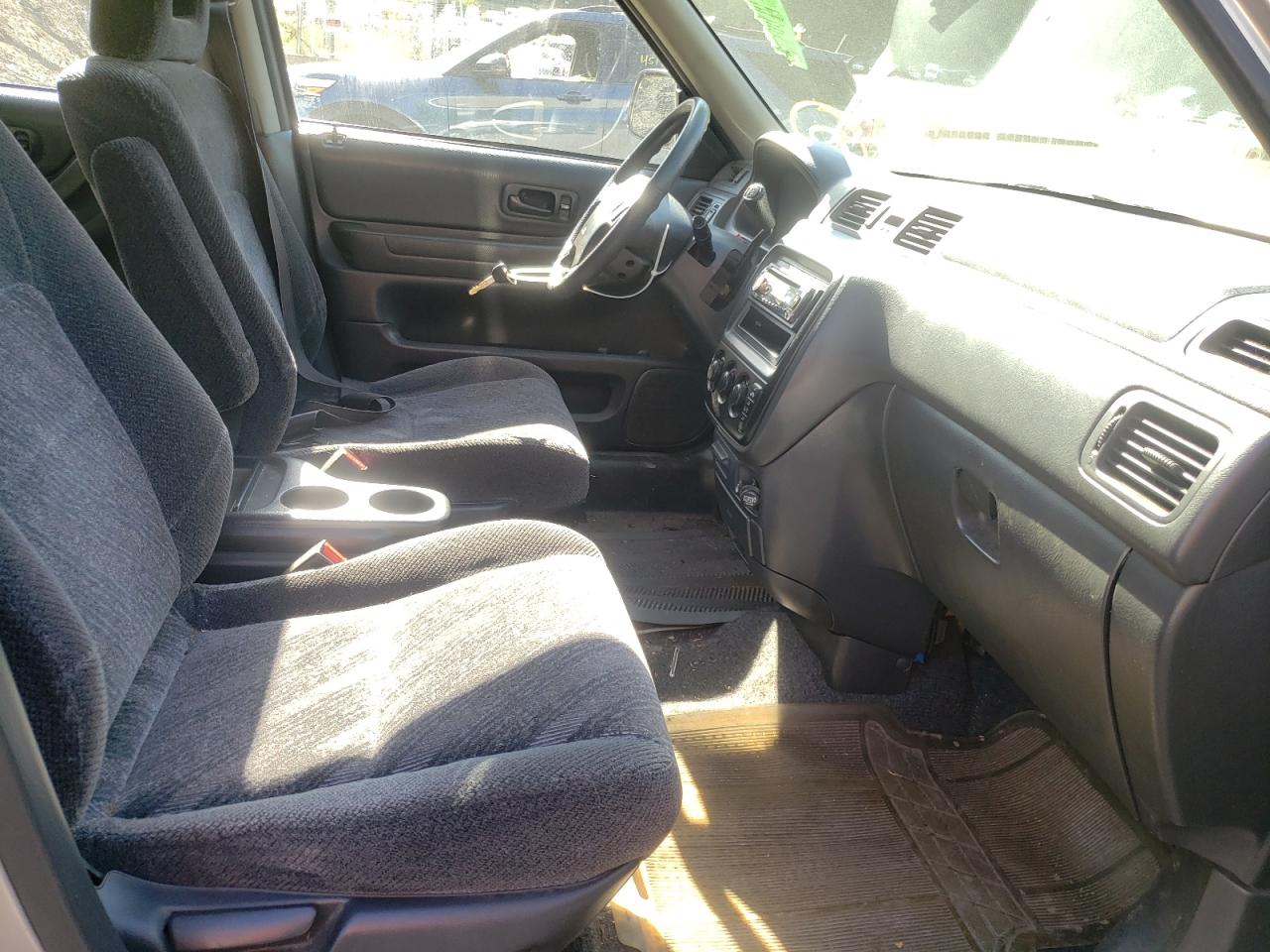 Photo 19 from auction – 2000 HONDA CR-V LX with VIN JHLRD1844YC050423