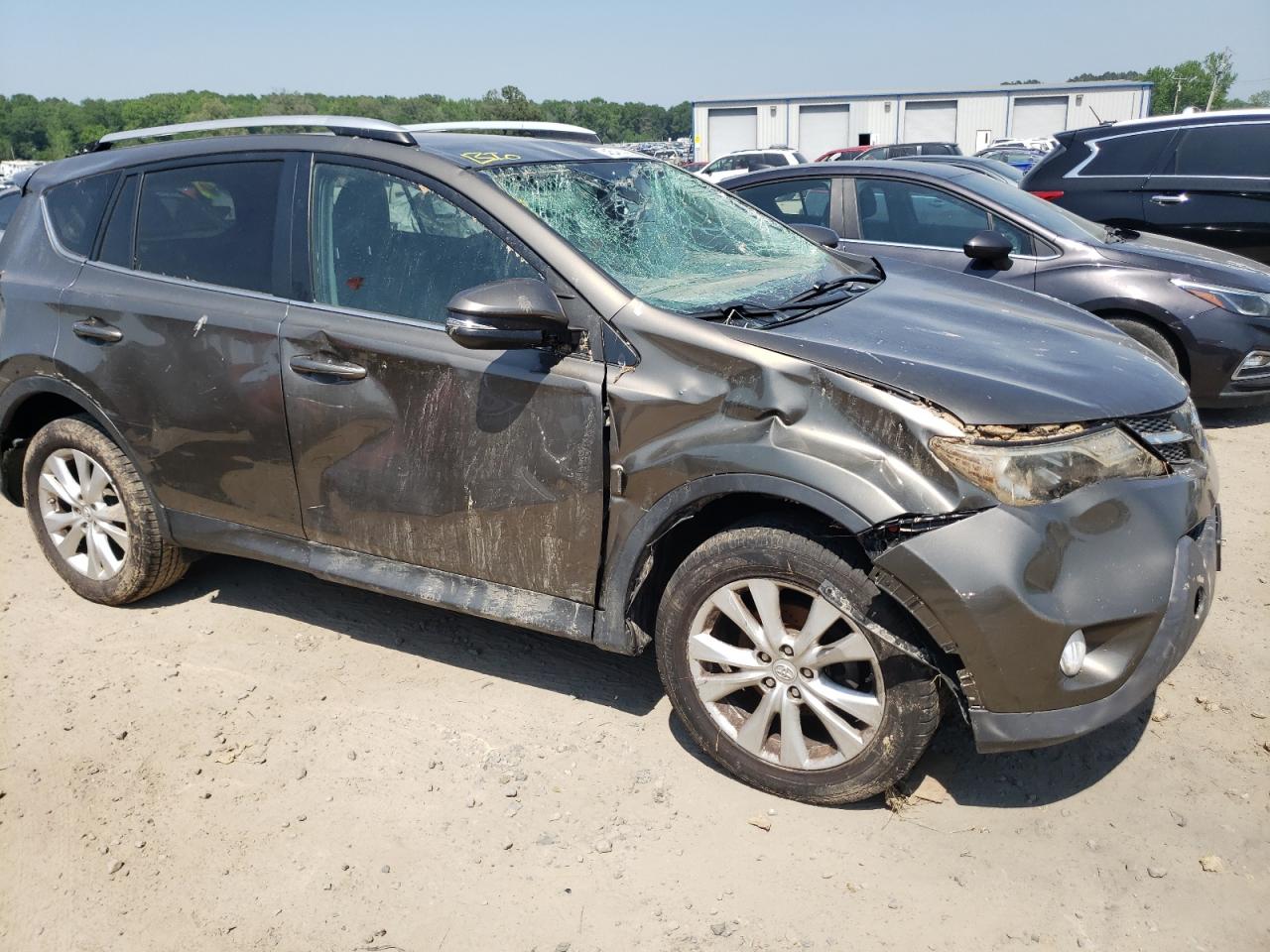 Photo 9 from auction – 2015 TOYOTA RAV4 LIMIT with VIN 2T3YFREV4FW165659