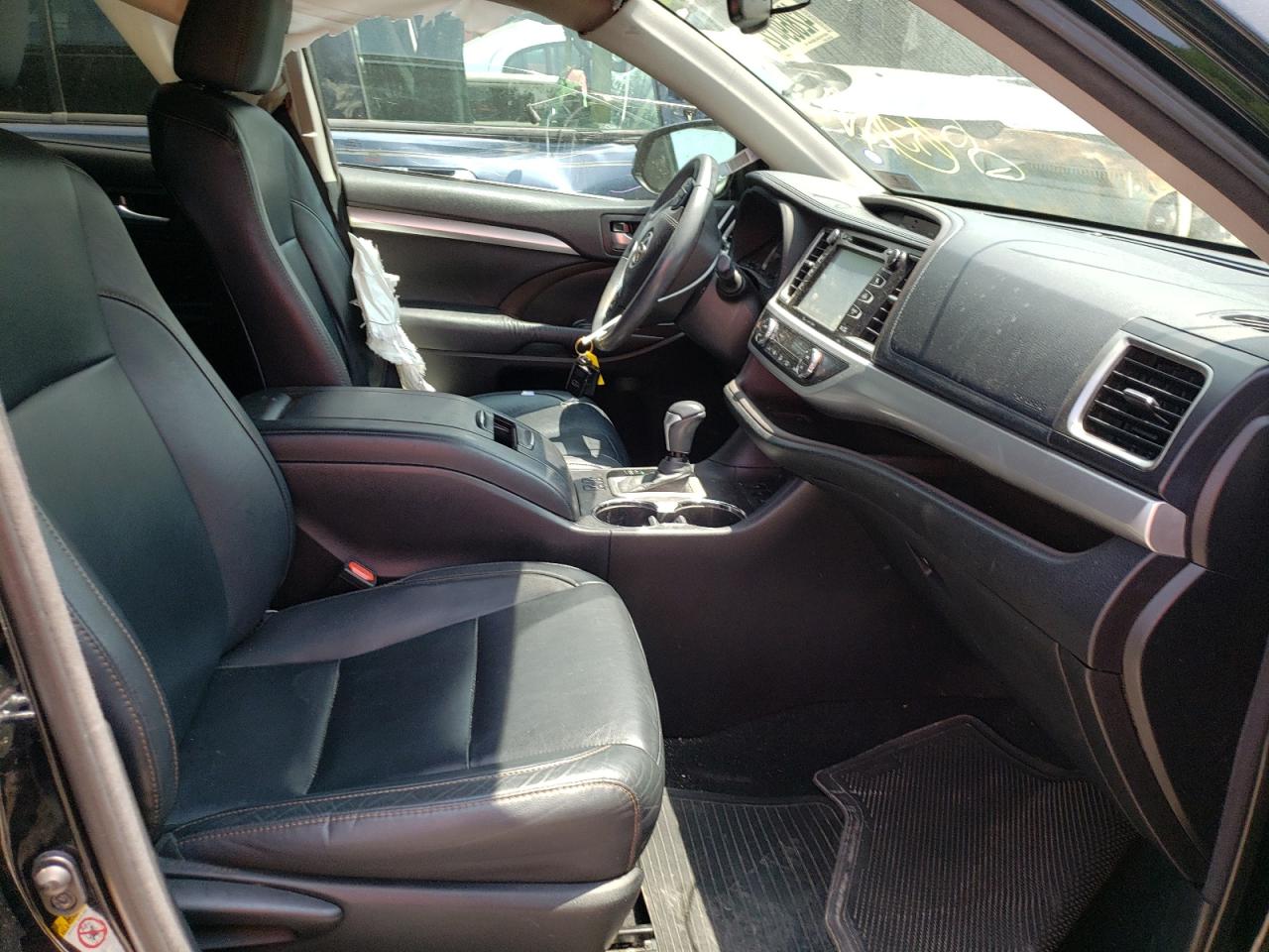 Photo 5 from auction – 2016 TOYOTA HIGHLANDER with VIN 5TDJKRFH0GS284141