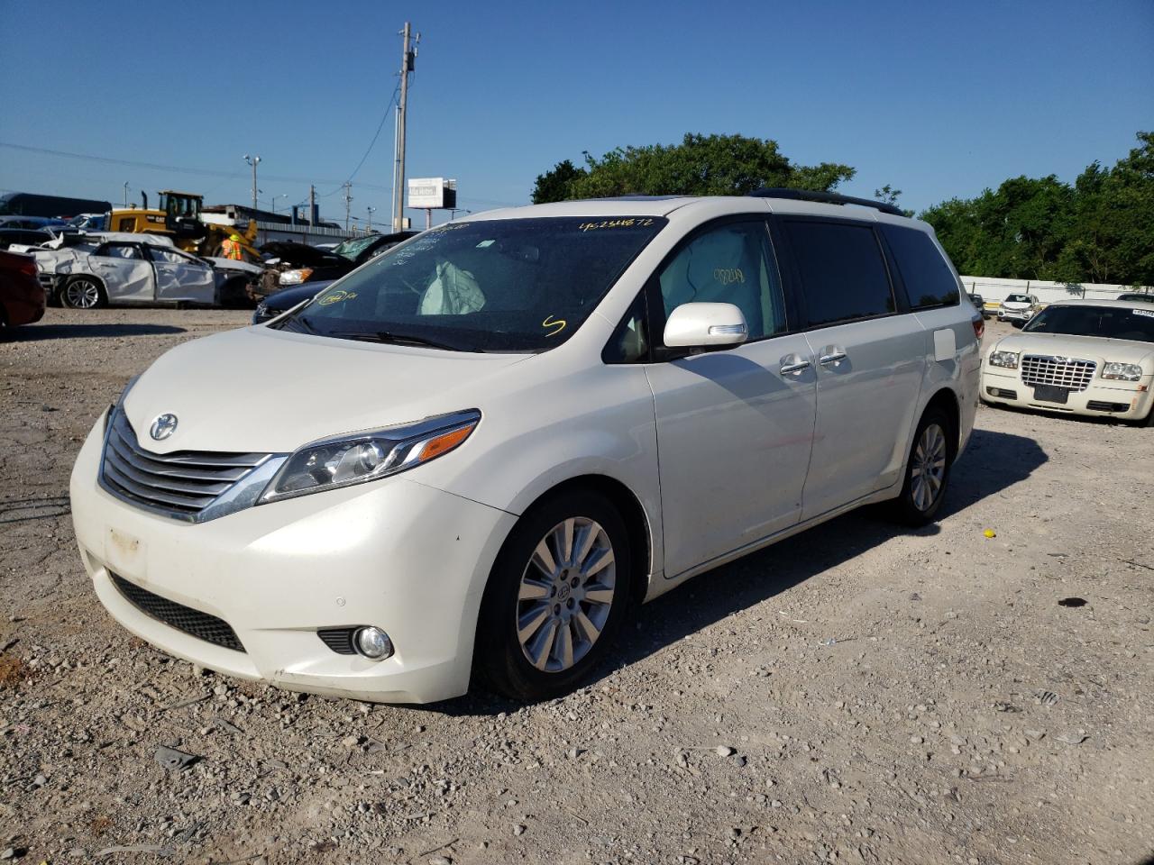 Photo 2 from auction – 2015 TOYOTA SIENNA XLE with VIN 5TDYK3DC1FS629520