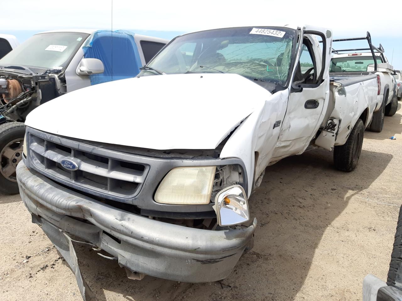 Photo 2 from auction – 1998 FORD F150 with VIN 1FTZF1726WKB46774