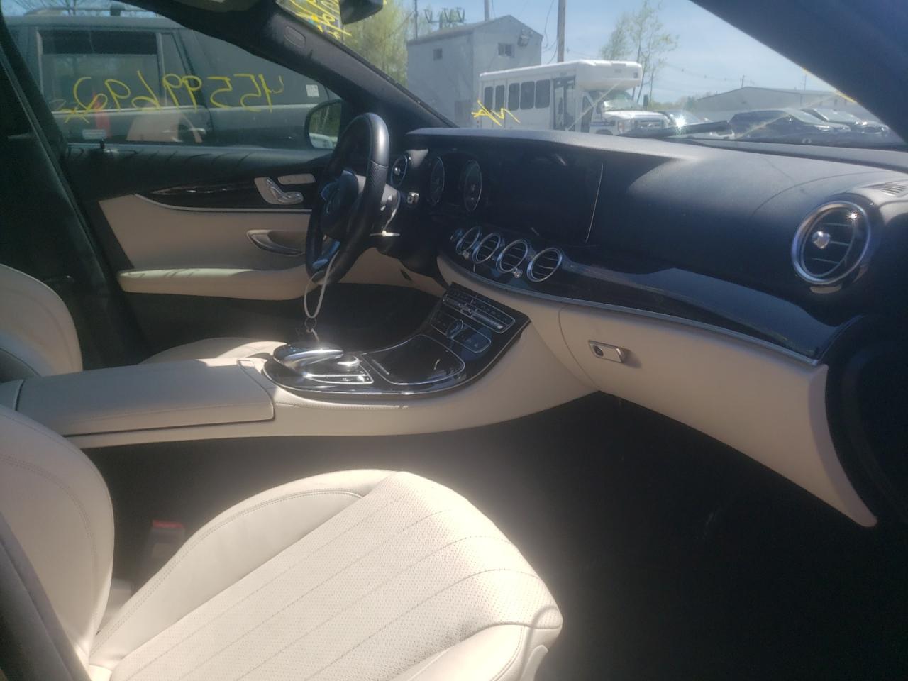 Photo 5 from auction – 2017 MERCEDES-BENZ E 300 with VIN WDDZF4JB5HA277722