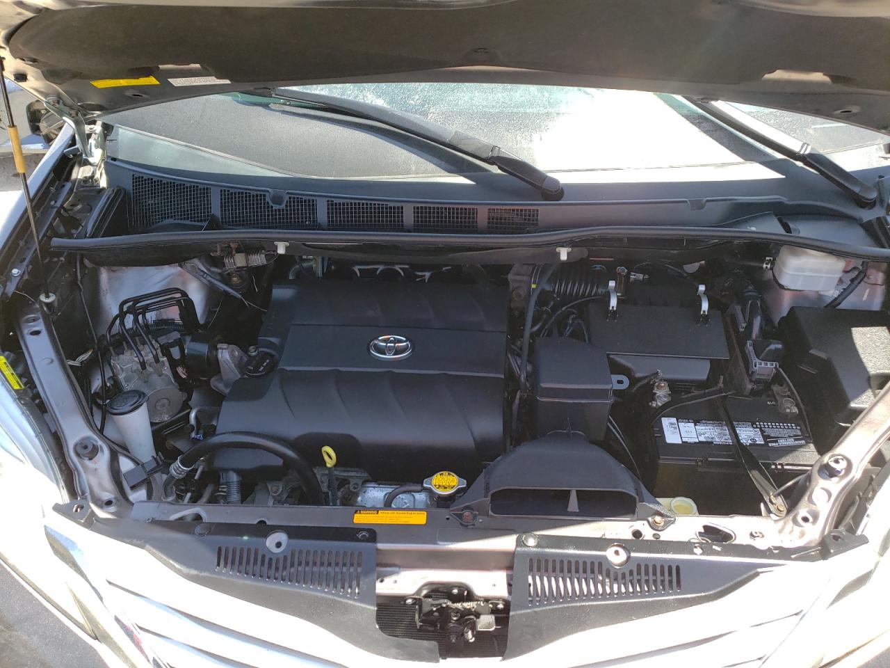 Photo 7 from auction – 2014 TOYOTA SIENNA XLE with VIN 5TDDK3DC8ES082307