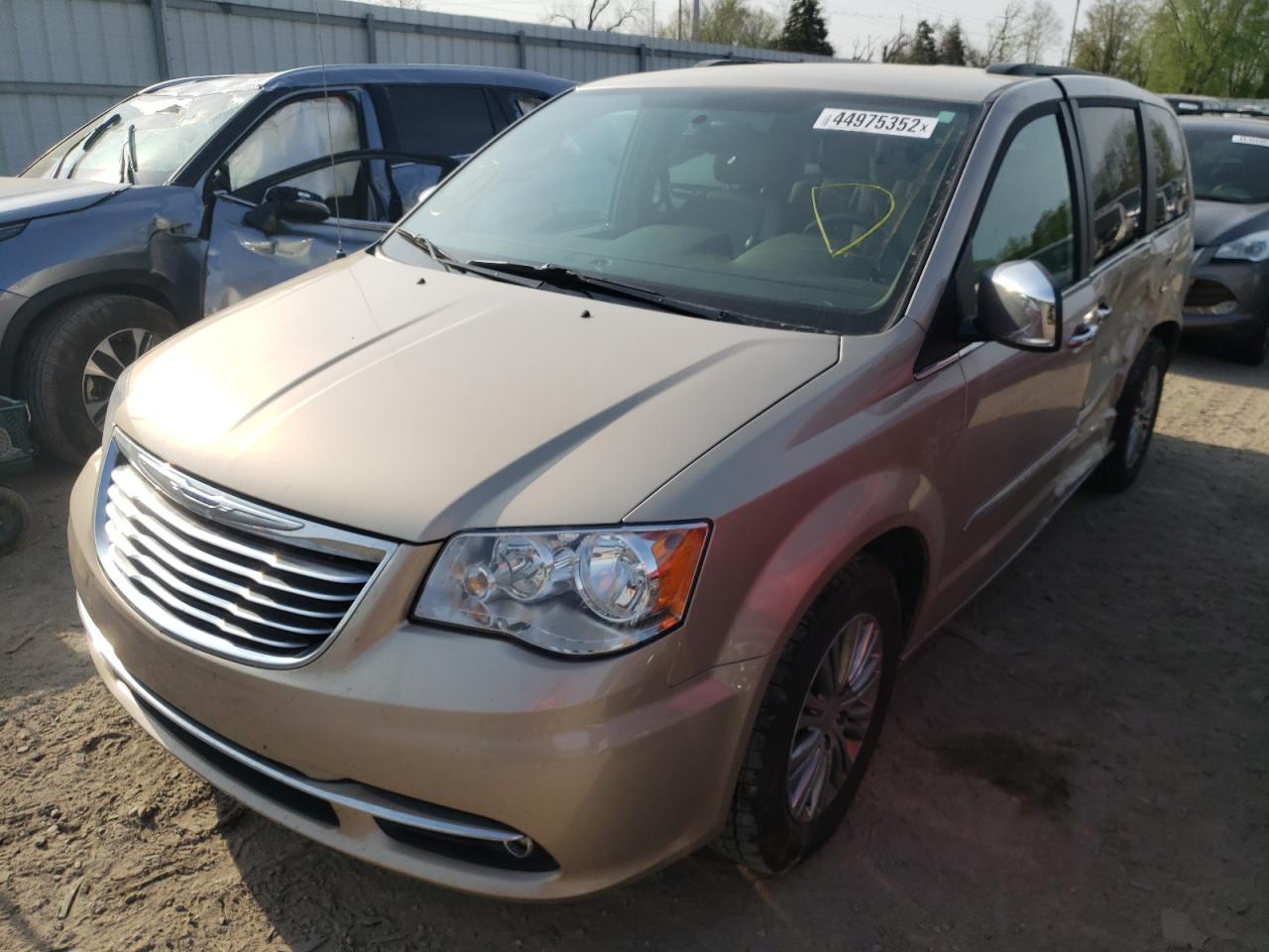 Photo 2 from auction – 2014 CHRYSLER TOWN & COU with VIN 2C4RC1CG6ER199887