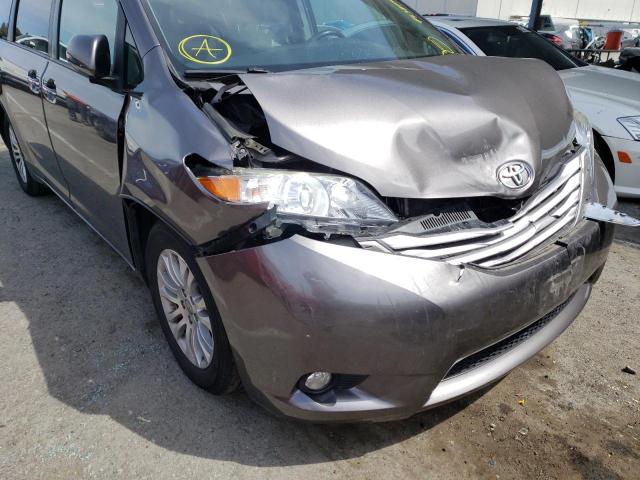Photo 9 from auction – 2017 TOYOTA SIENNA XLE with VIN 5TDYZ3DC8HS836677