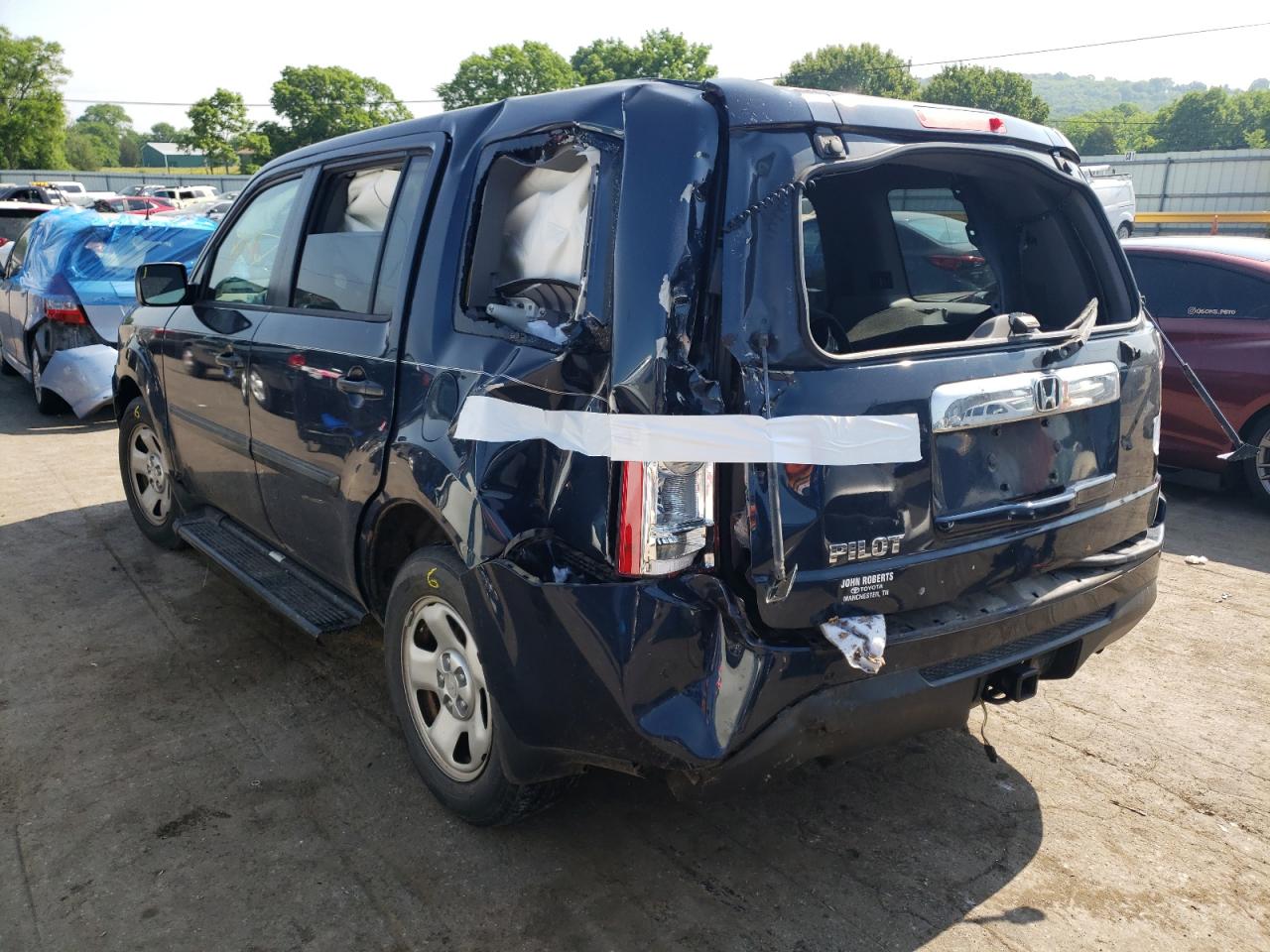 Фото 3 с аукциона – 2012 HONDA PILOT LX с VIN 5FNYF3H26CB002561