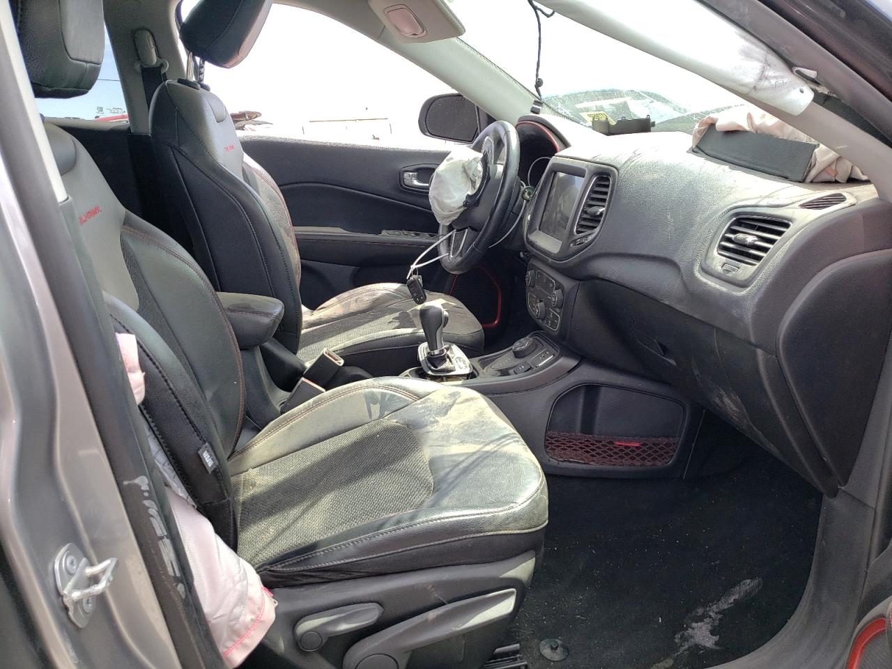 Фото 5 с аукциона – 2019 JEEP COMPASS TR с VIN 3C4NJDDB1KT739535