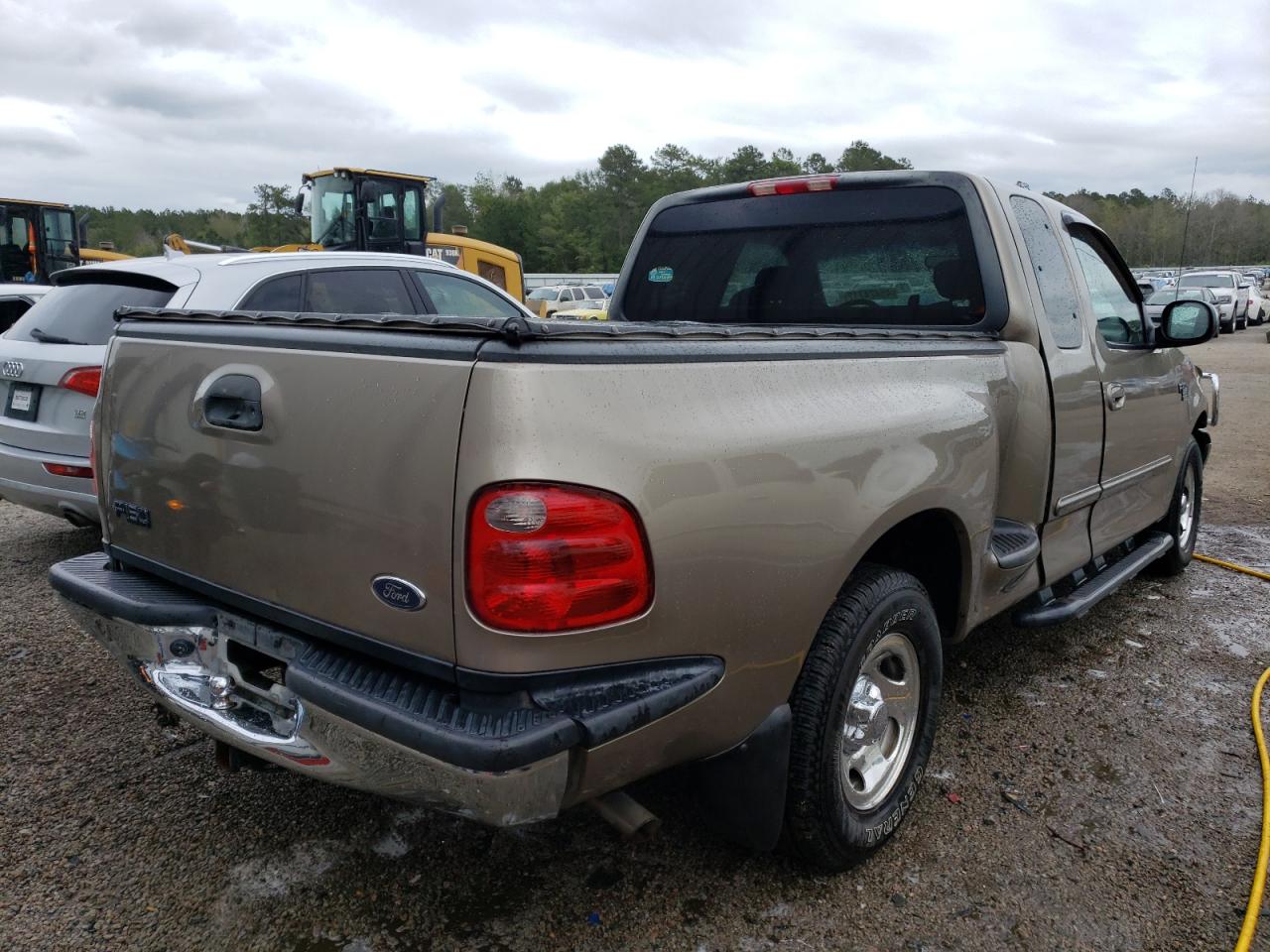 Photo 4 from auction – 2001 FORD F150 with VIN 2FTRX07L01CA97570