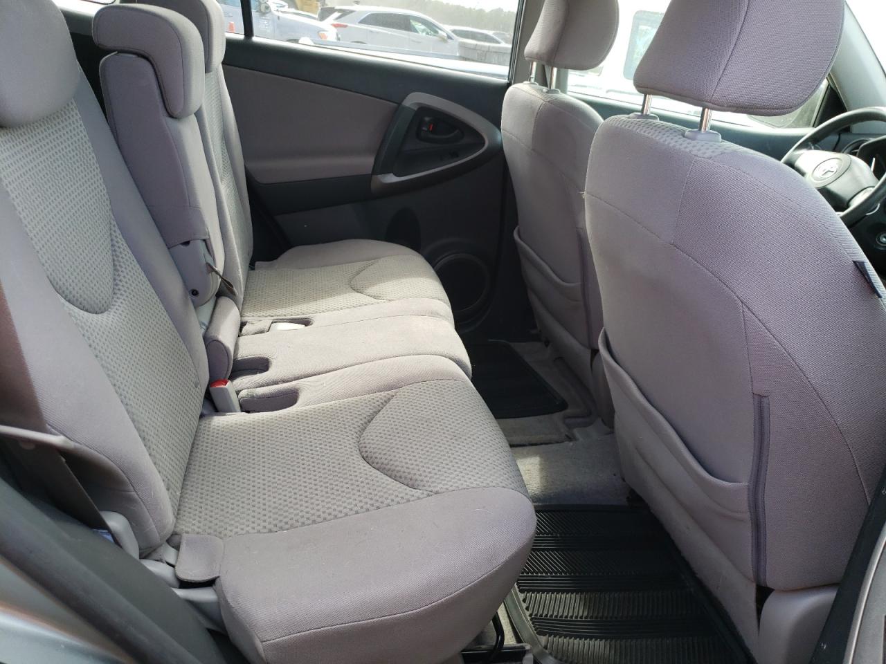 Photo 18 from auction – 2007 TOYOTA RAV4 with VIN JTMZK33V876006260