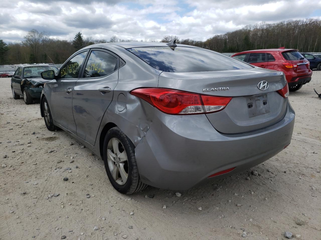 Photo 3 from auction – 2011 HYUNDAI ELANTRA GL with VIN KMHDH4AEXBU097033