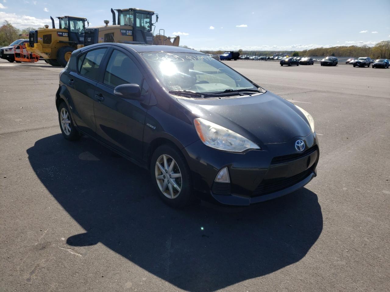 TOYOTA PRIUS C 2013 with VIN JTDKDTB35D1529496 - Photo from auction