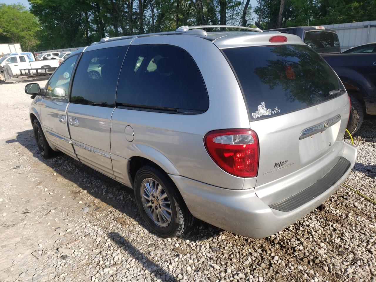 Photo 16 from auction – 2001 CHRYSLER TOWN & COU with VIN 2C8GP64L31R126229