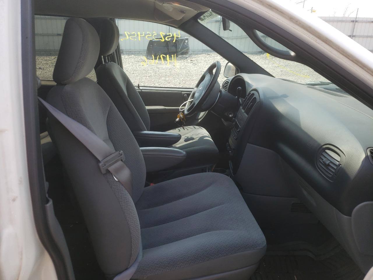 Photo 5 from auction – 2005 DODGE GRAND CARA with VIN 2D4GP24R65R145011
