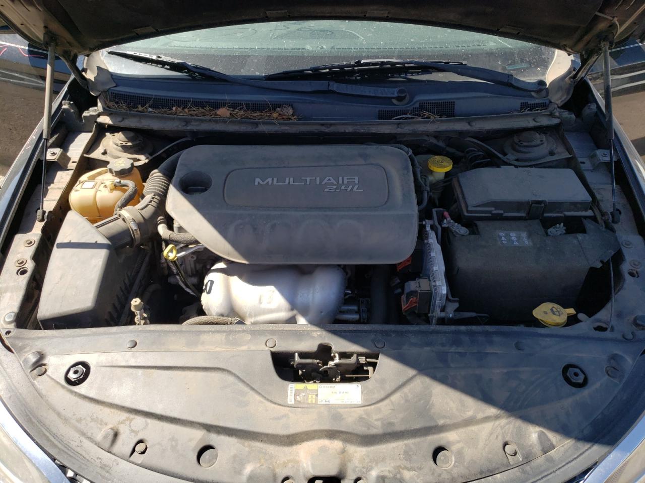 Photo 7 from auction – 2015 CHRYSLER 200 LIMITE with VIN 1C3CCCAB0FN604329