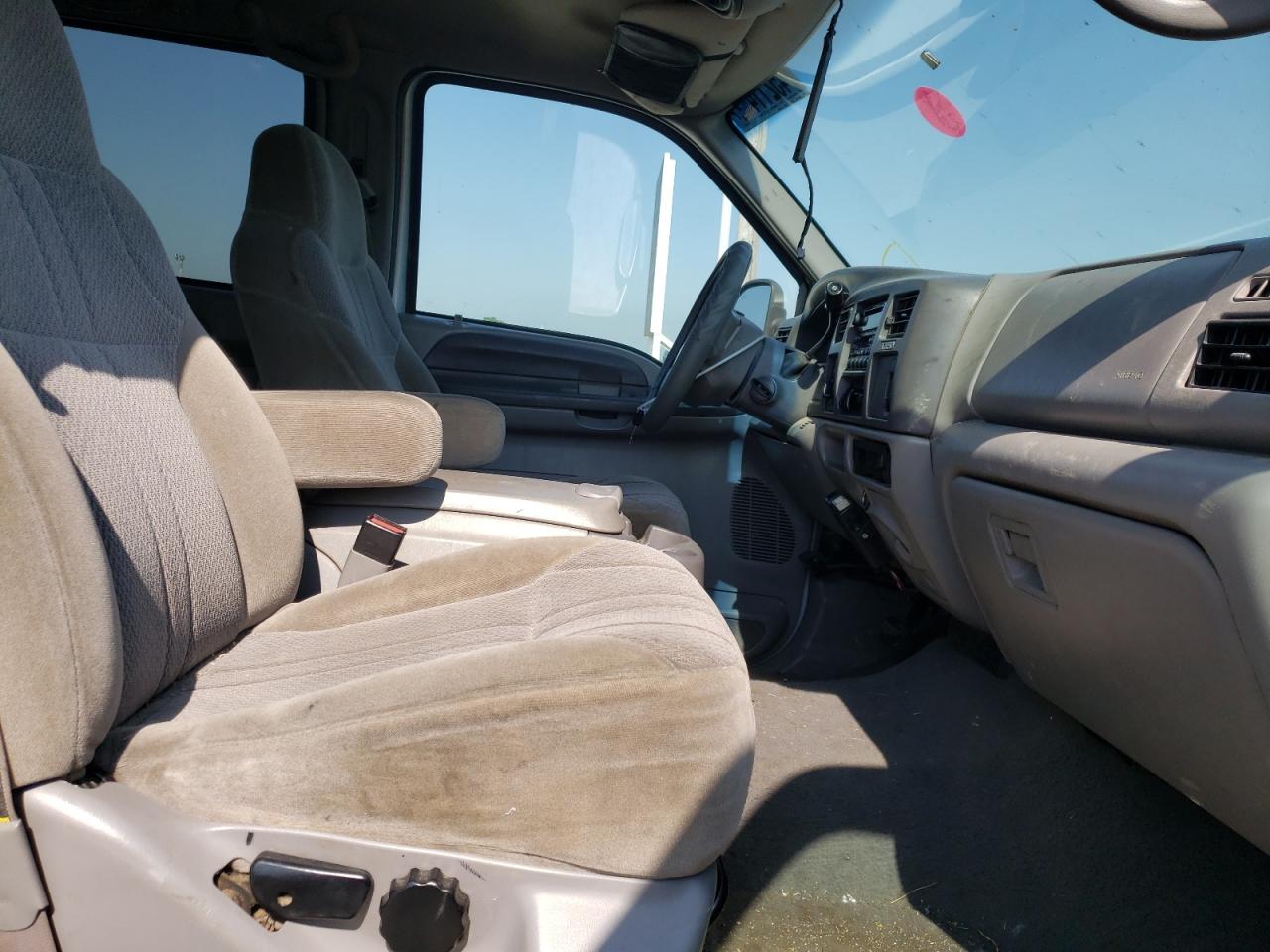 Photo 19 from auction – 2001 FORD EXCURSION with VIN 1FMNU41SX1EB40770