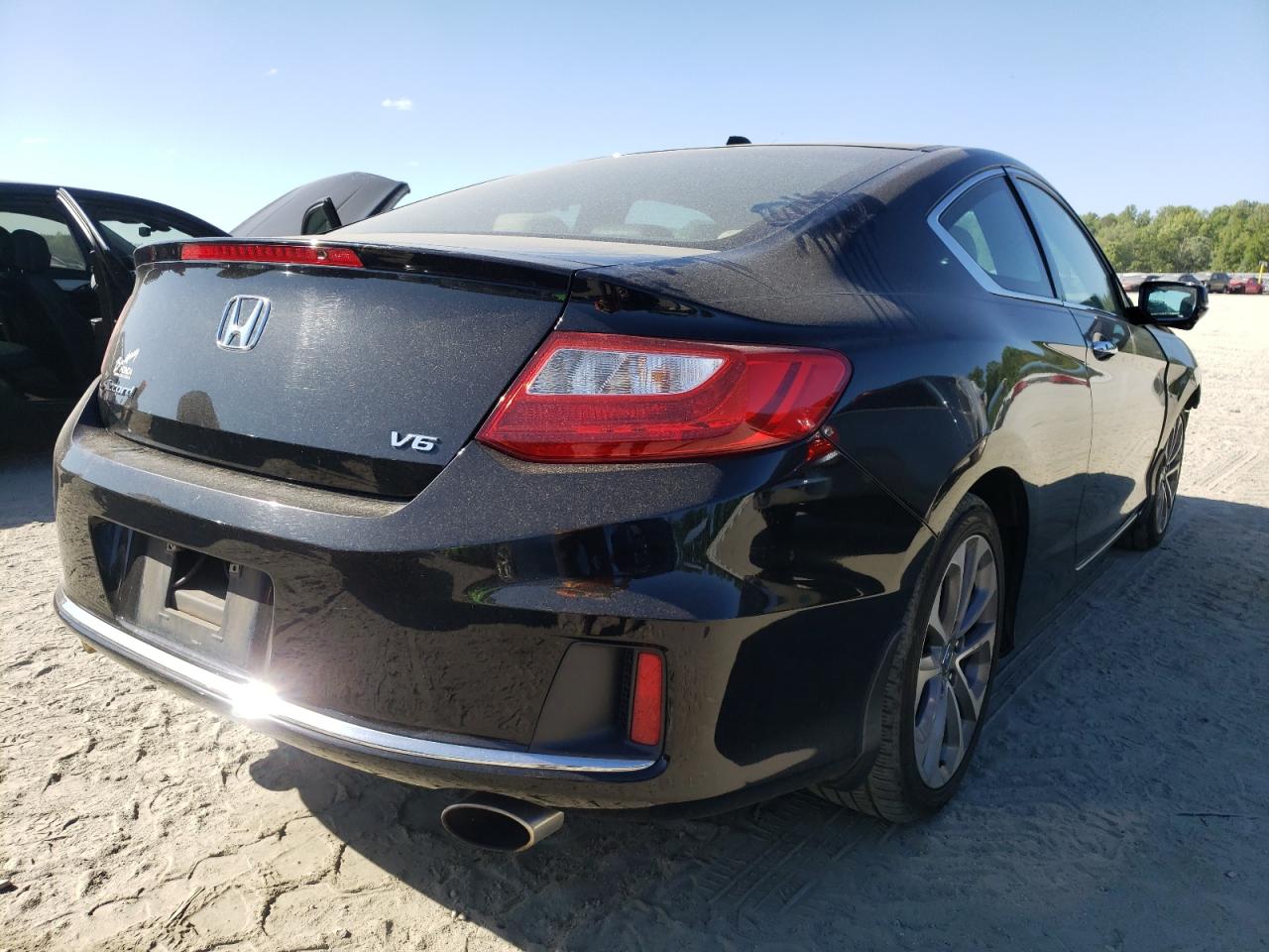 Photo 4 from auction – 2015 HONDA ACCORD EXL with VIN 1HGCT2B89FA004670