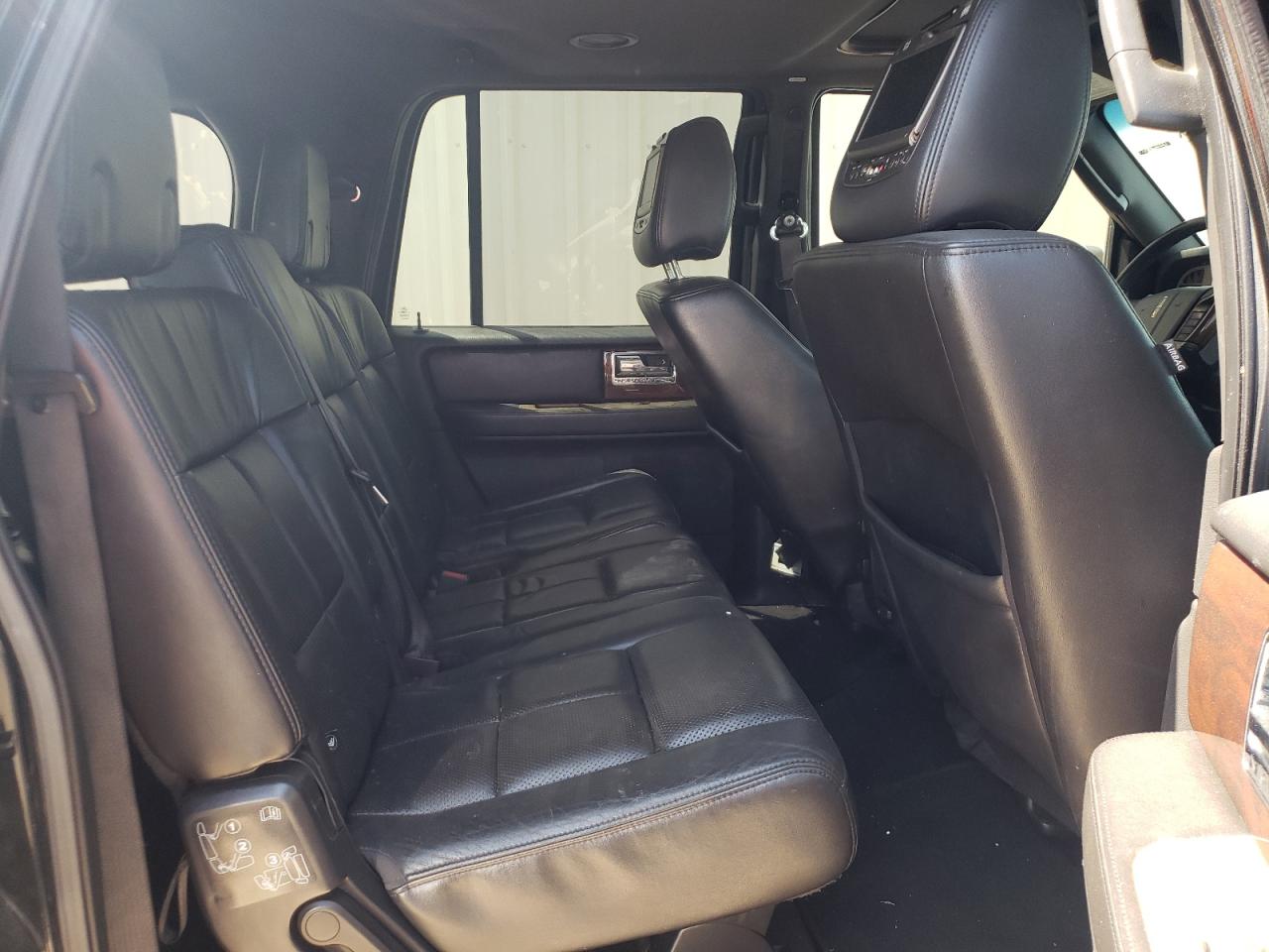 Photo 6 from auction – 2012 LINCOLN NAVIGATOR with VIN 5LMJJ3J54CEL04932