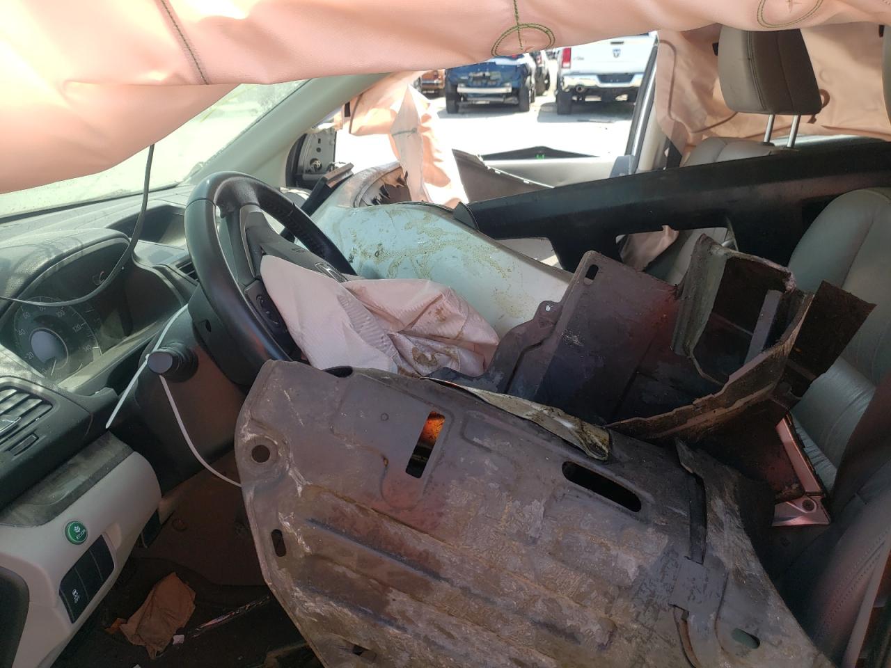 Photo 5 from auction – 2012 HONDA CR-V EXL with VIN JHLRM4H7XCC001540