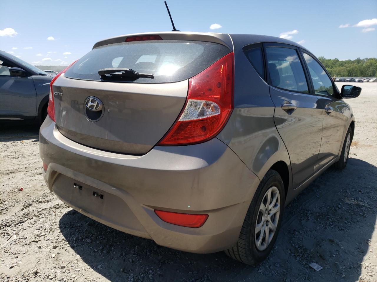 Photo 17 from auction – 2012 HYUNDAI ACCENT GLS with VIN KMHCT5AE3CU013040