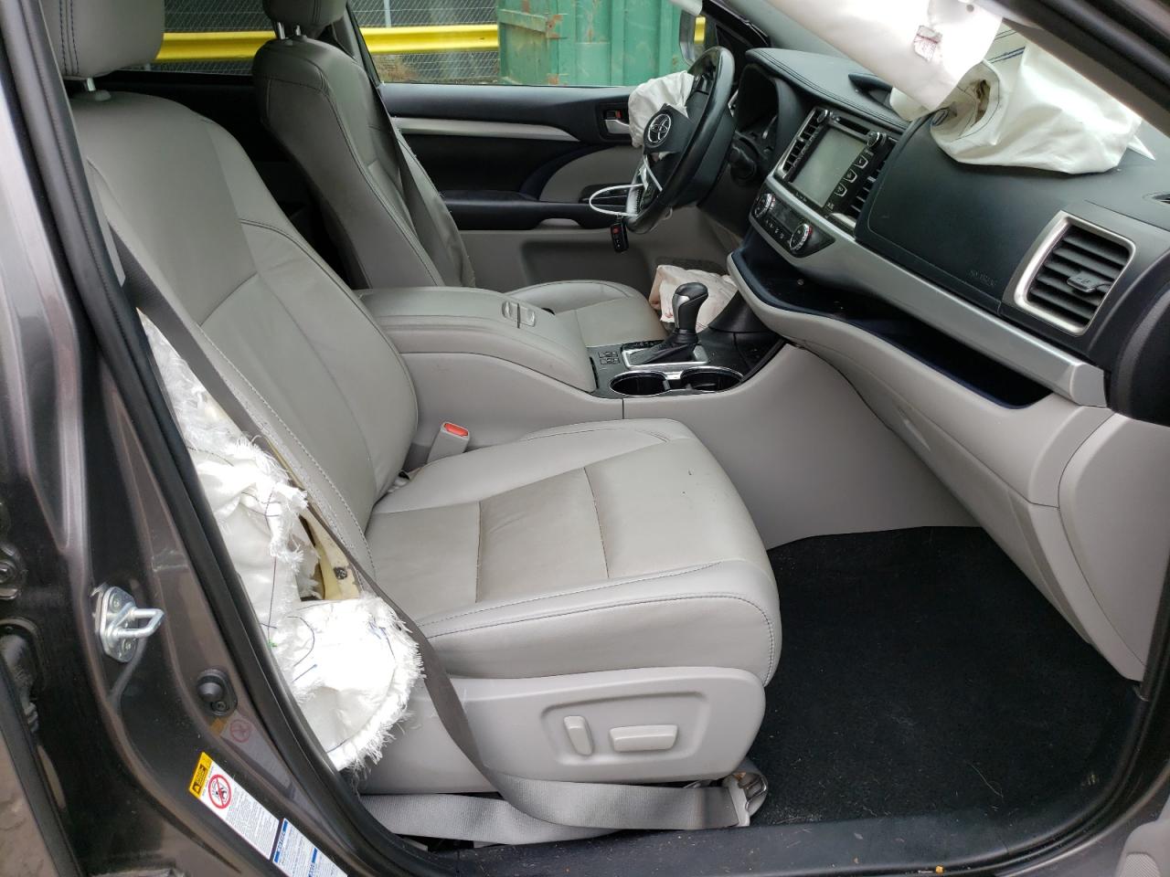 Photo 5 from auction – 2019 TOYOTA HIGHLANDER with VIN 5TDJZRFHXKS712835