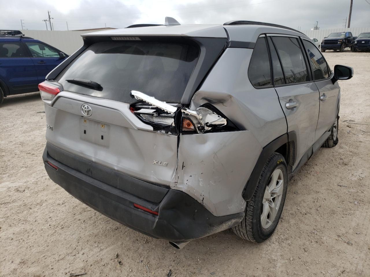 Photo 4 from auction – 2019 TOYOTA RAV4 XLE with VIN JTMW1RFV3KD033441