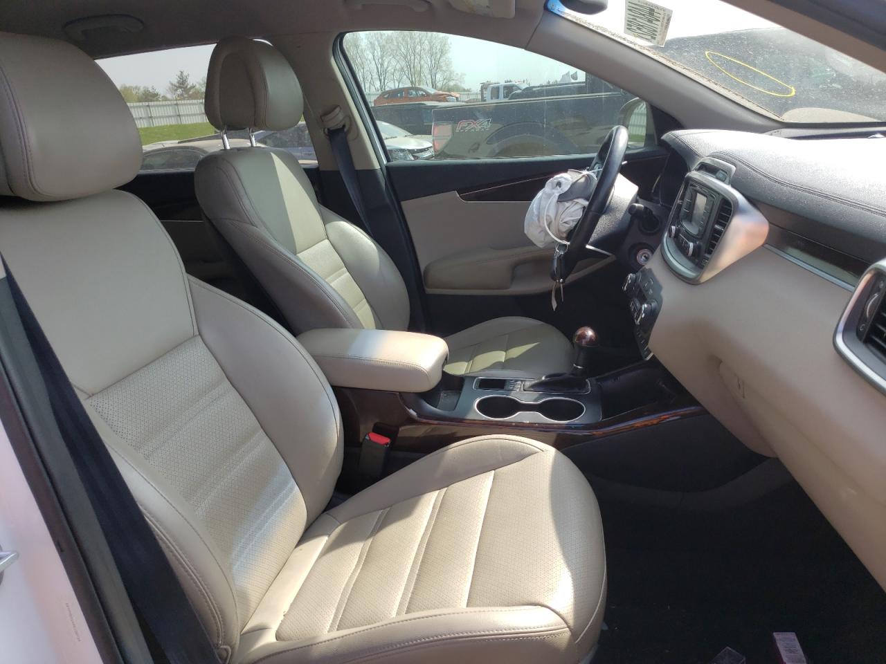 Photo 5 from auction – 2016 KIA SORENTO EX with VIN 5XYPHDA16GG138734