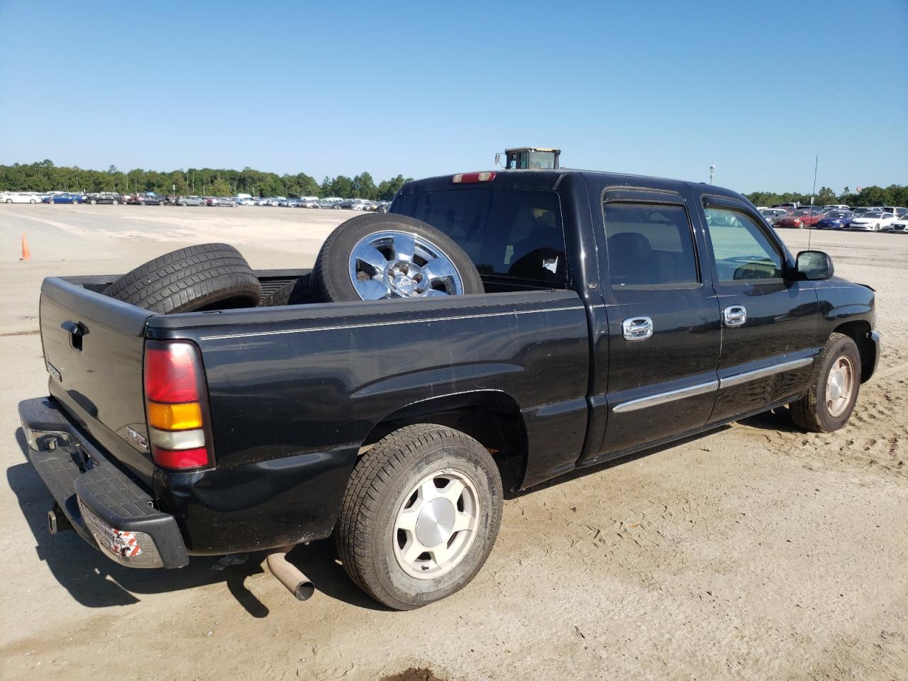 Photo 4 from auction – 2004 GMC NEW SIERRA with VIN 2GTEC13T441383847