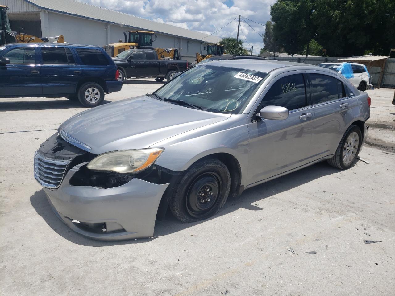 Foto 2 de la subasta – 2014 CHRYSLER 200 LX con VIN 1C3CCBAB3EN123354