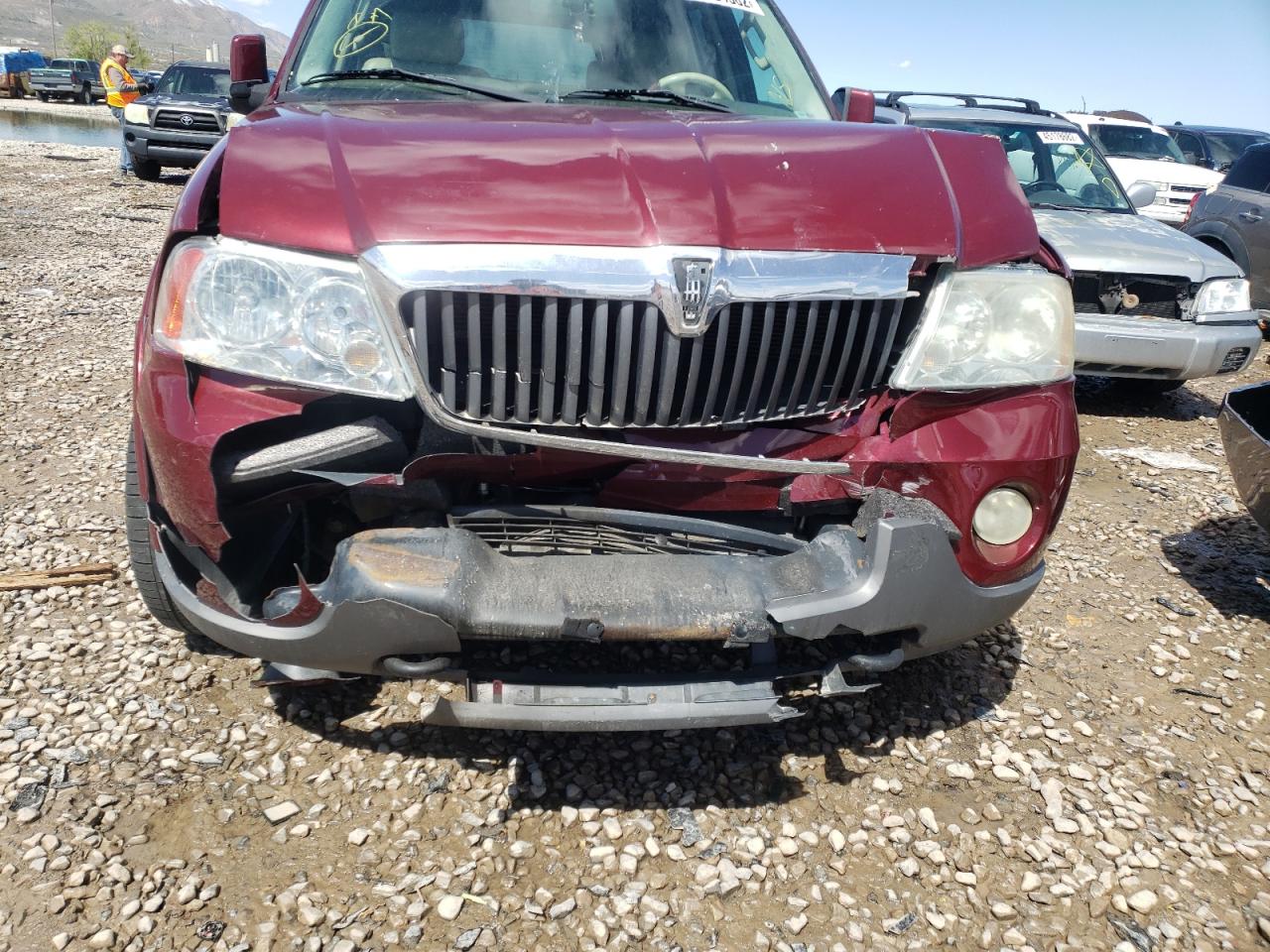 Photo 9 from auction – 2004 LINCOLN NAVIGATOR with VIN 5LMFU28R24LJ10137