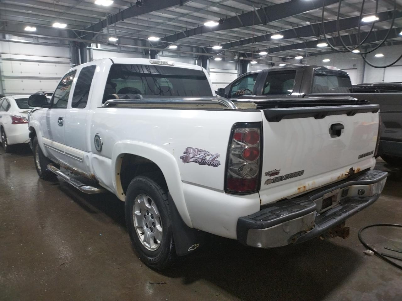 Photo 3 from auction – 2005 CHEVROLET SILVERADO with VIN 1GCEK19B75E156704