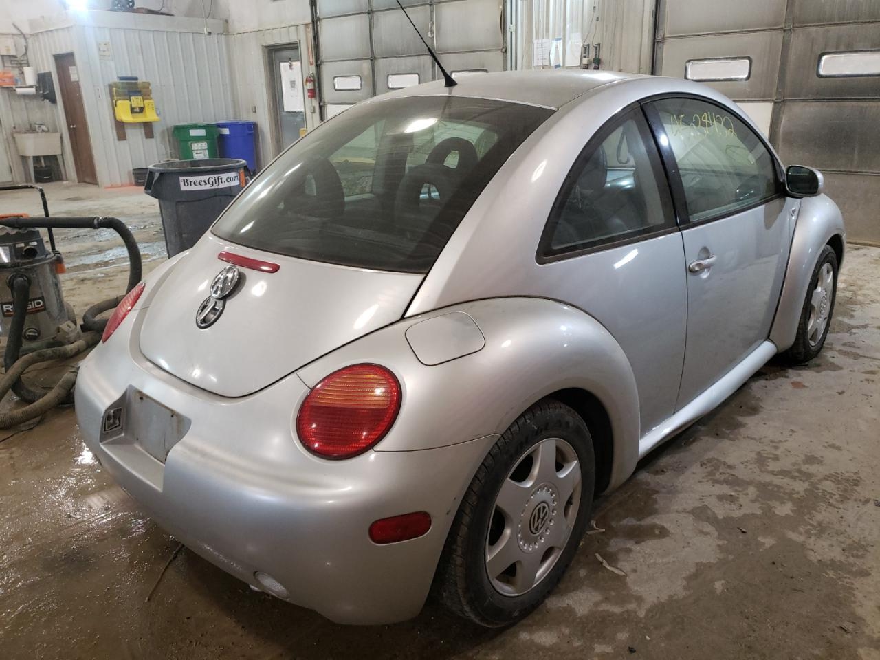 Photo 4 from auction – 2001 VOLKSWAGEN NEW BEETLE with VIN 3VWCK21C41M456199