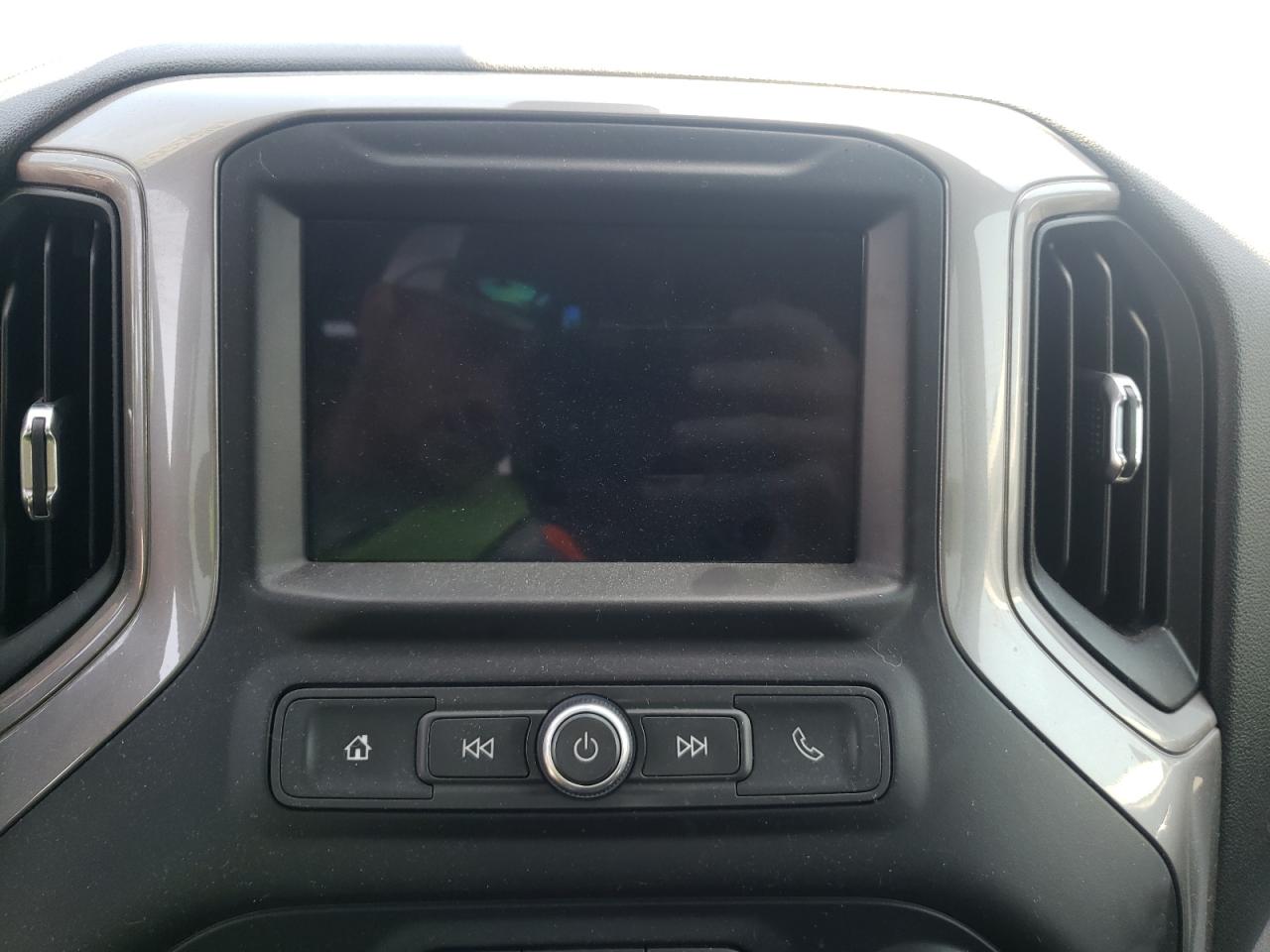 Photo 9 from auction – 2019 CHEVROLET SILVERADO with VIN 1GCRYBEF0KZ200514